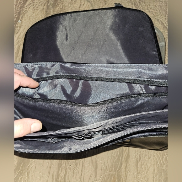 Alpine Swiss Black Leather Briefcase - Picture 6 of 9